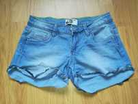 Pantaloni scurti