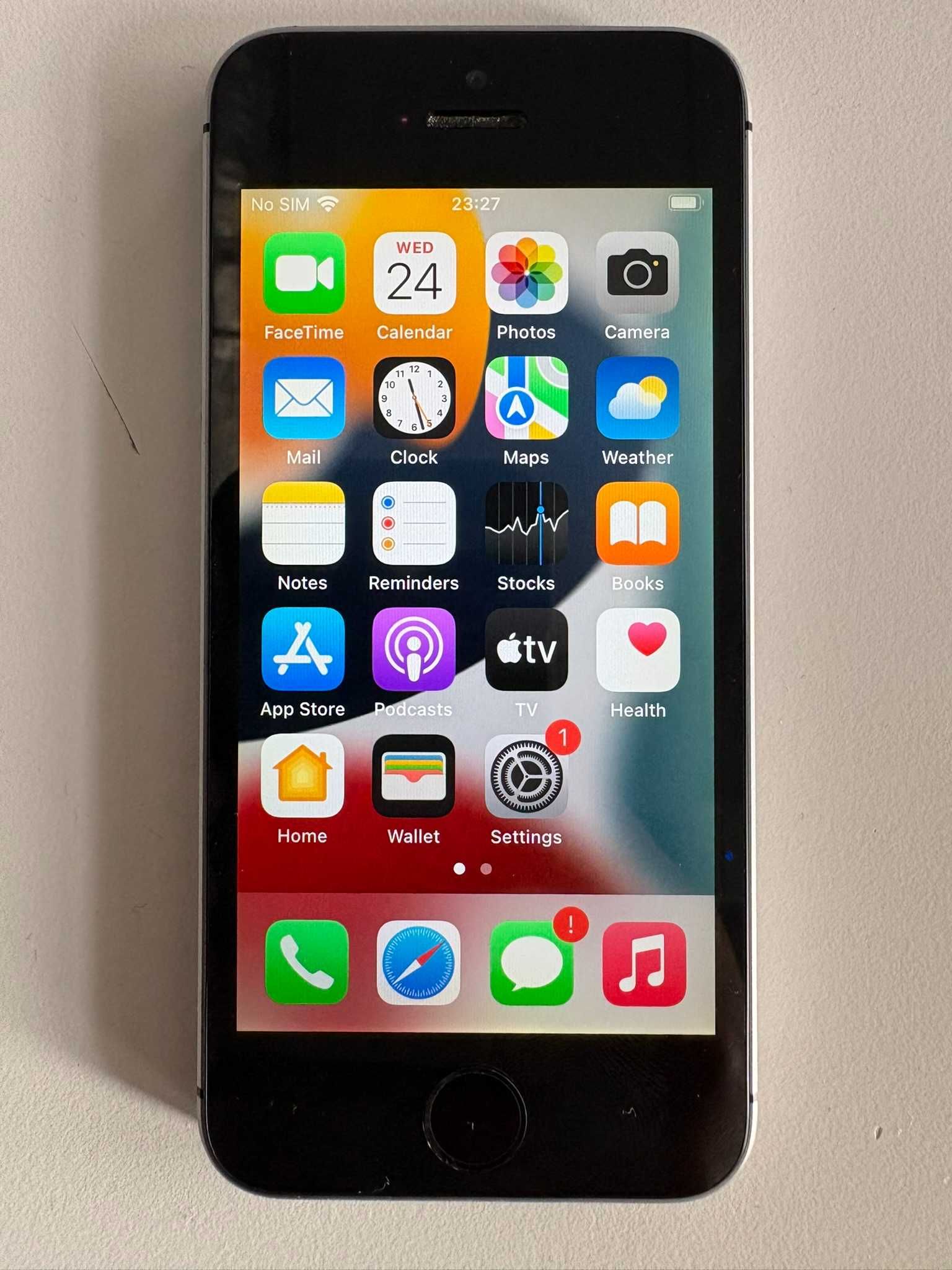 iPhone SE 64 GB - перфектен (батерия 81 %)
