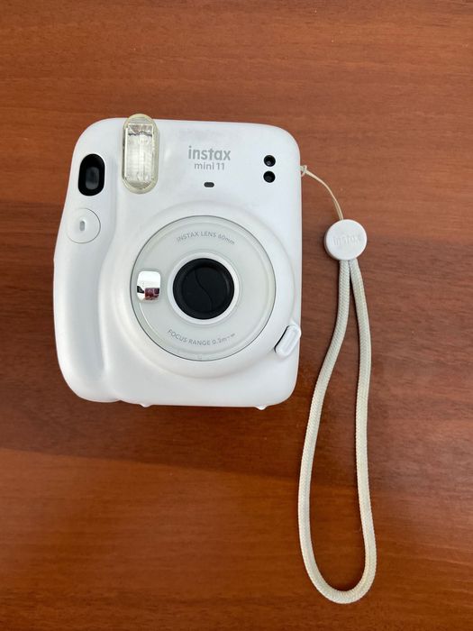 Продам фотоаппарат Instax Mini 11 (белый)