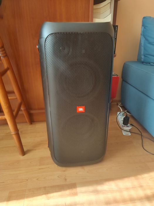 Продавам тонколона JBL Partybox 310