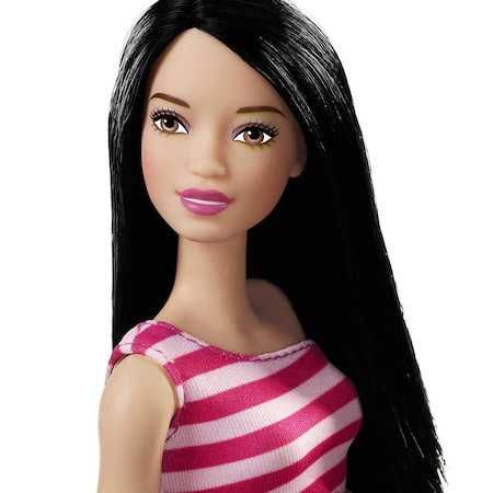 Papusa Barbie Fashionistas bruneta cu tinuta de petrecere