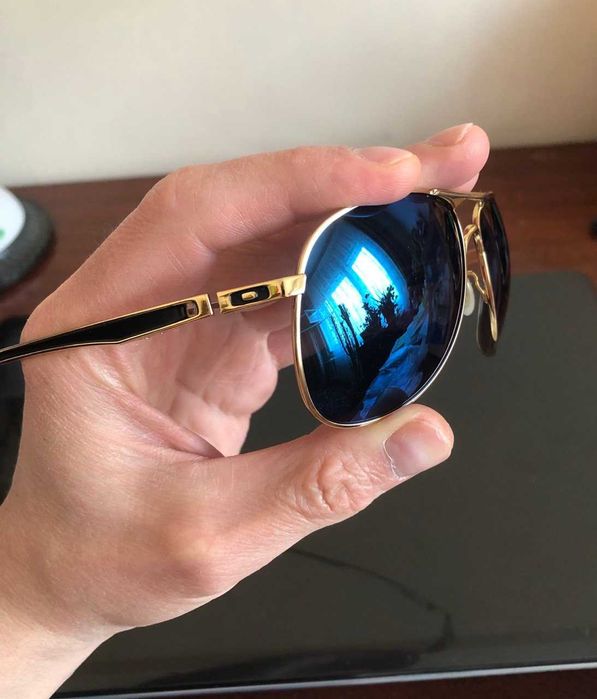 Продам очки солнцезащитные Oakley