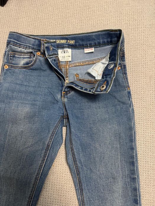 Blugi ZARA noi marimea 4-5 ani