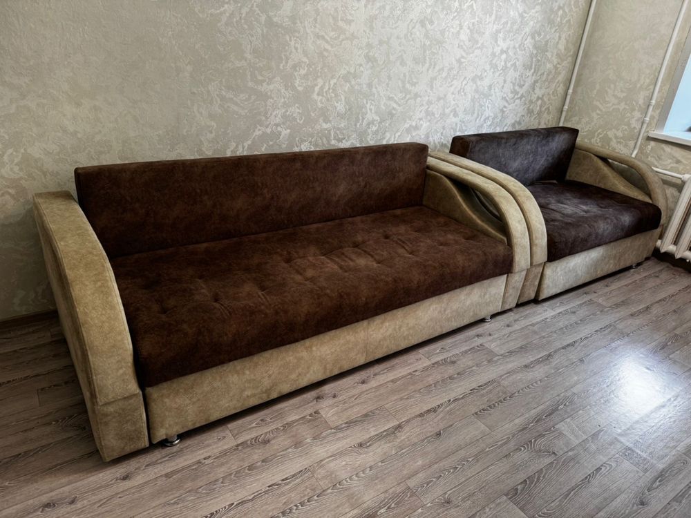 Продам срочно диван в хорошем состояние