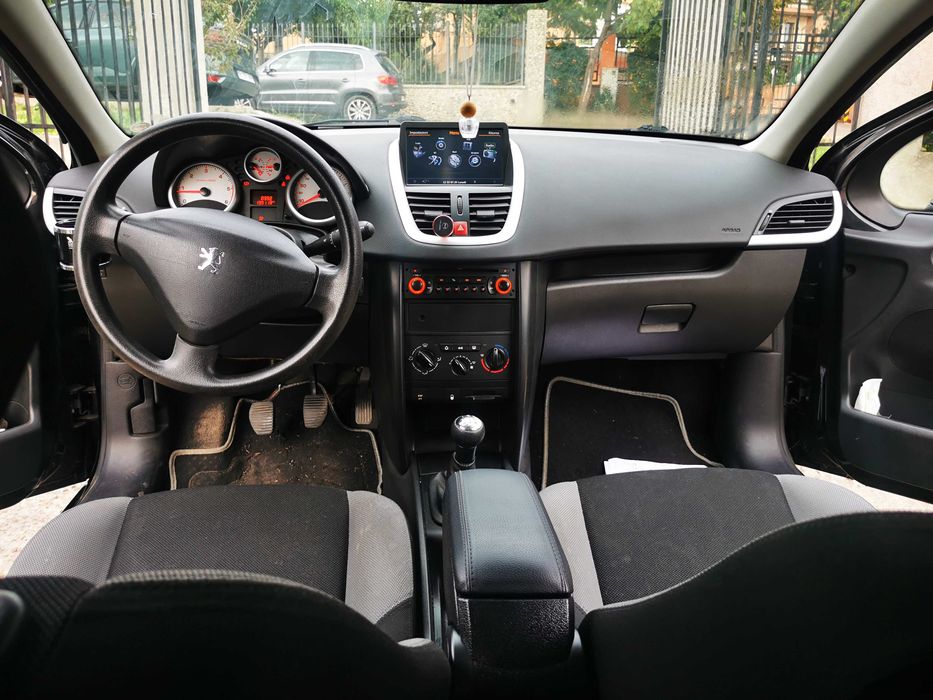Peugeot 207 1.4 HDi • 96 cp • Consum mic • Sistem audio premium