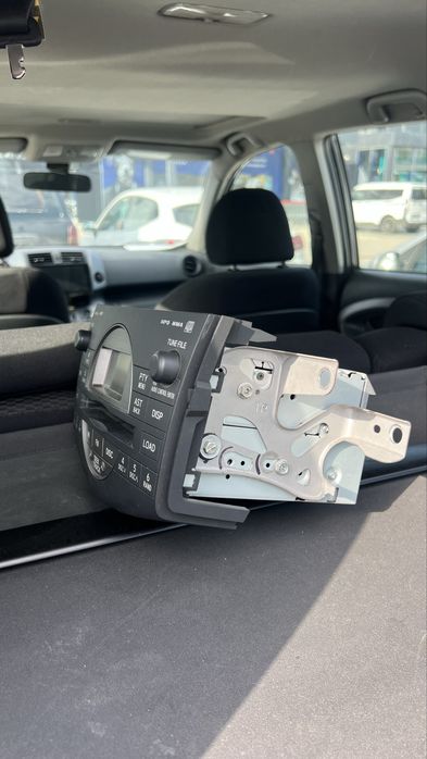 Оригинално радио за Тойота Рав 4 2006г