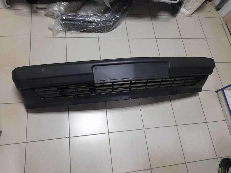 Передний бампер на Мерседес 124, 190