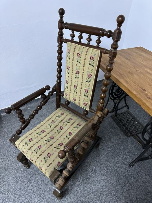 Scaune daneze vintage tip balansoar anii 1960–1970