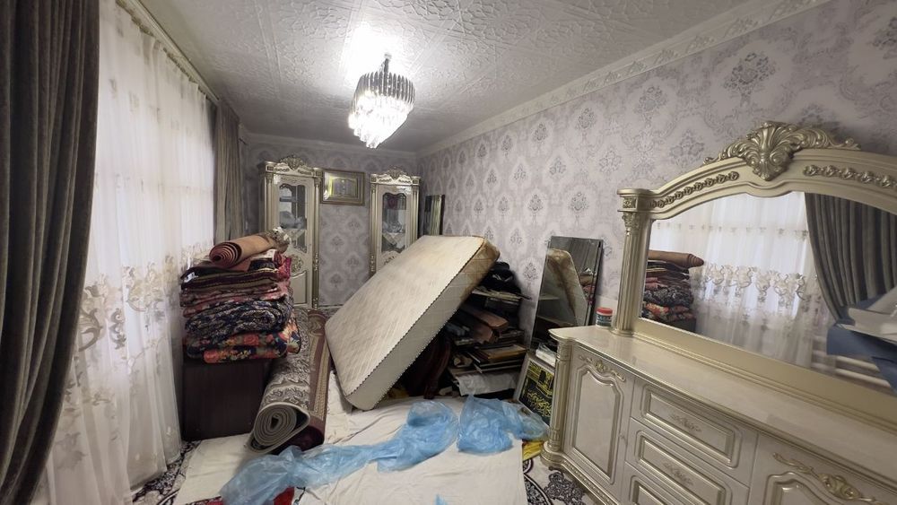 Uy sotiladi. Judayam fayzli uy. Yana kelishamiz