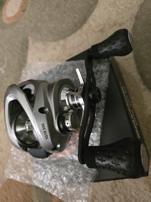 Vând mulineta/multiplicator Savage Gear SG10 300 BC