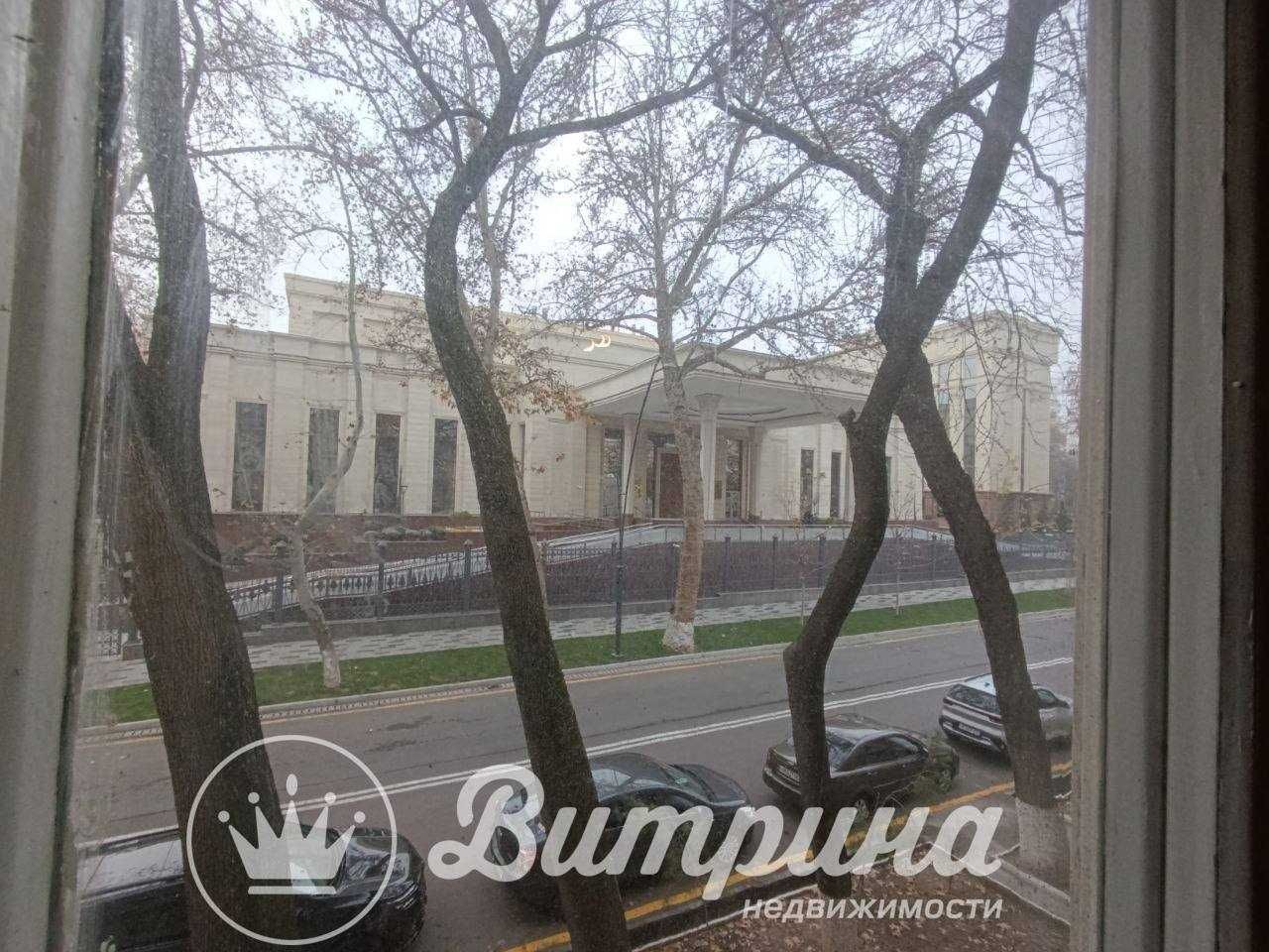 Срочно! 3 комнатная квартира на ЦУМе, Центр города