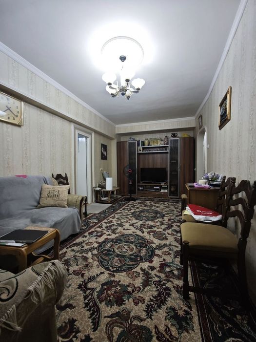 2/2/4 uy sotiladi. Tashselmash. Yashnobod tumani.