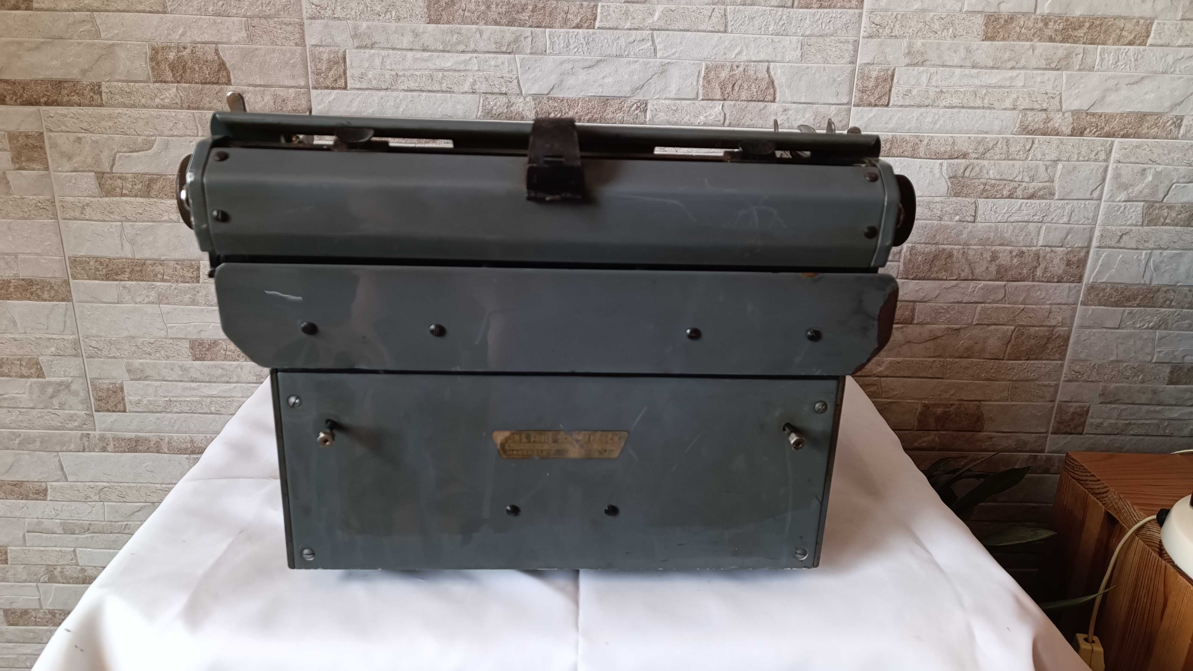 Стара пишеща машина TRIUMPH STANDART 12 - Made in Germany - 1940 год.
