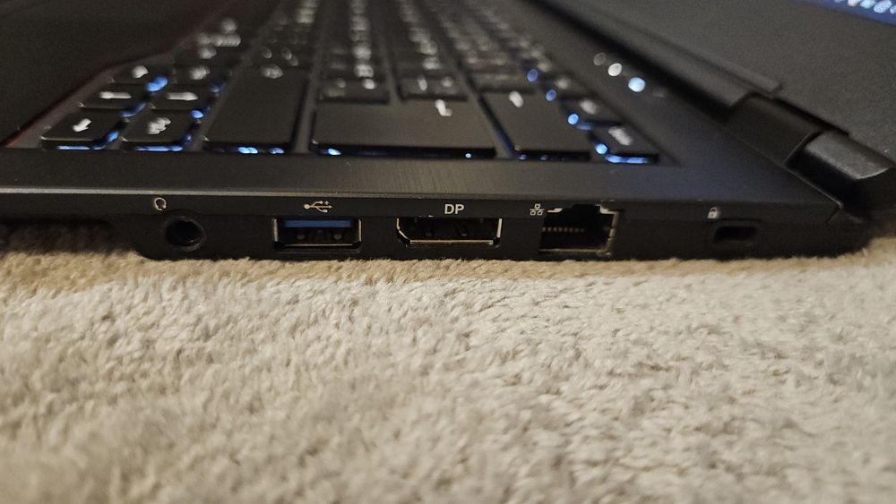 Fujitsu u747, i5 6200u, 16gb ddr4, 256gb NVME