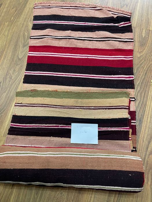 Vând cuverturi,preșuri,macaturi,velințe etc