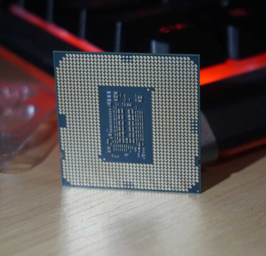 Продавам процесор intel core i3-10100f
