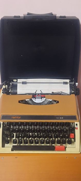 Mașină de scris Remtor impecabilă