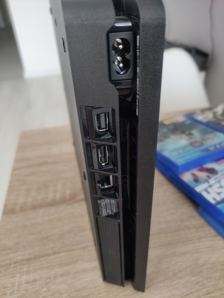 PS4 1tb slim + 7 игри