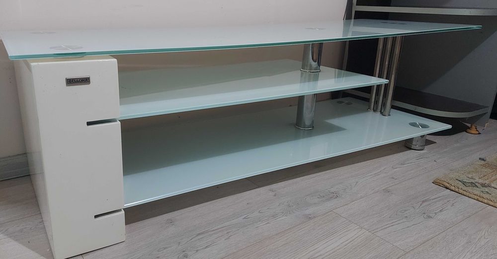 Стъклена маса за ТВ