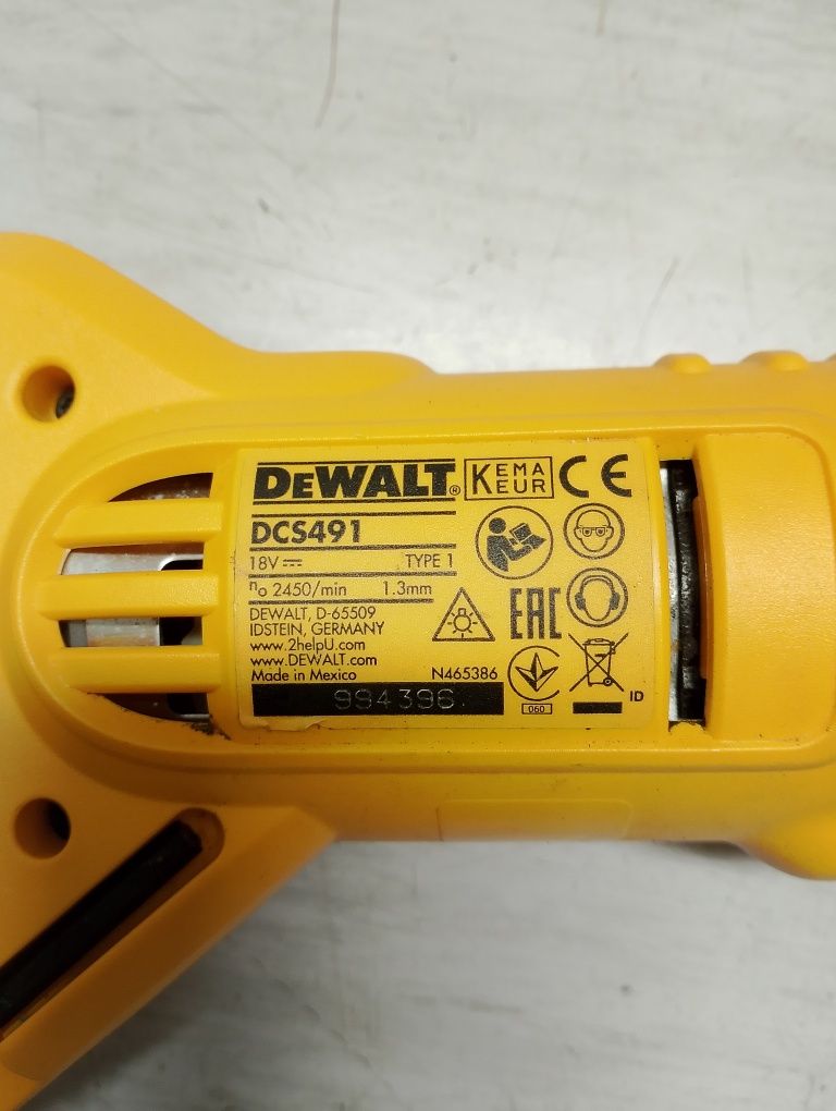 Акумулаторна машина за рязане на ламарина DeWalt 18волта