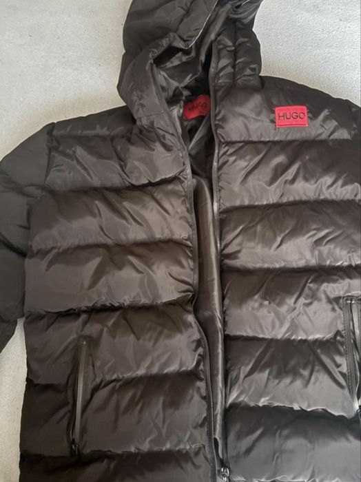 vand geaca hugo boss noua