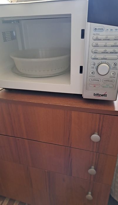 Продавам микровълнова фурна