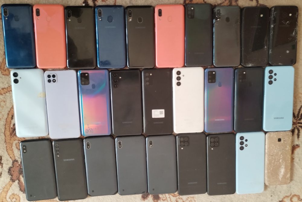 Vând telefoane pentru piese