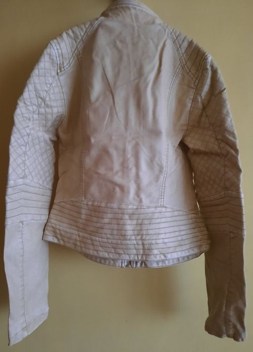 Дамски якета еко кожа бежово и черно