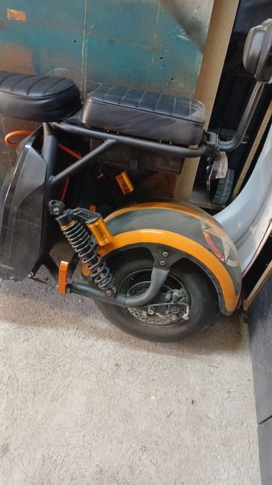 Scuter electric cu 2 baterii