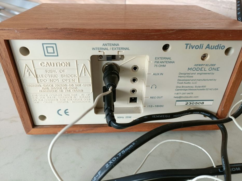 Tivoli audio model One,  FM / AM radio, perfect funcțional, sunet fb!