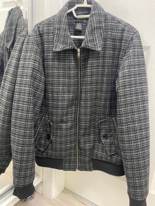 Geaca marca  Castro Men marimea M , cadou geaca Lee