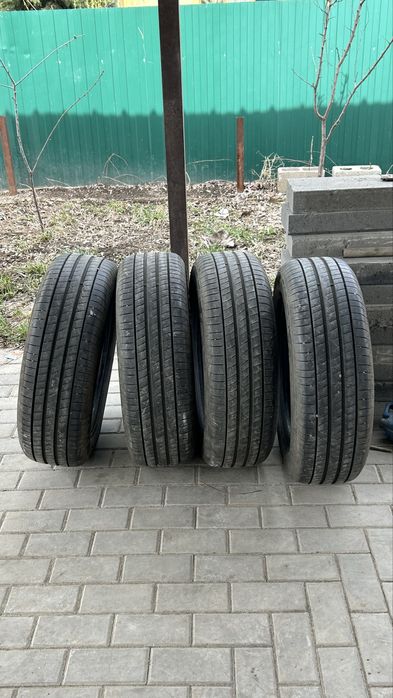 Продам шины 215/65R17