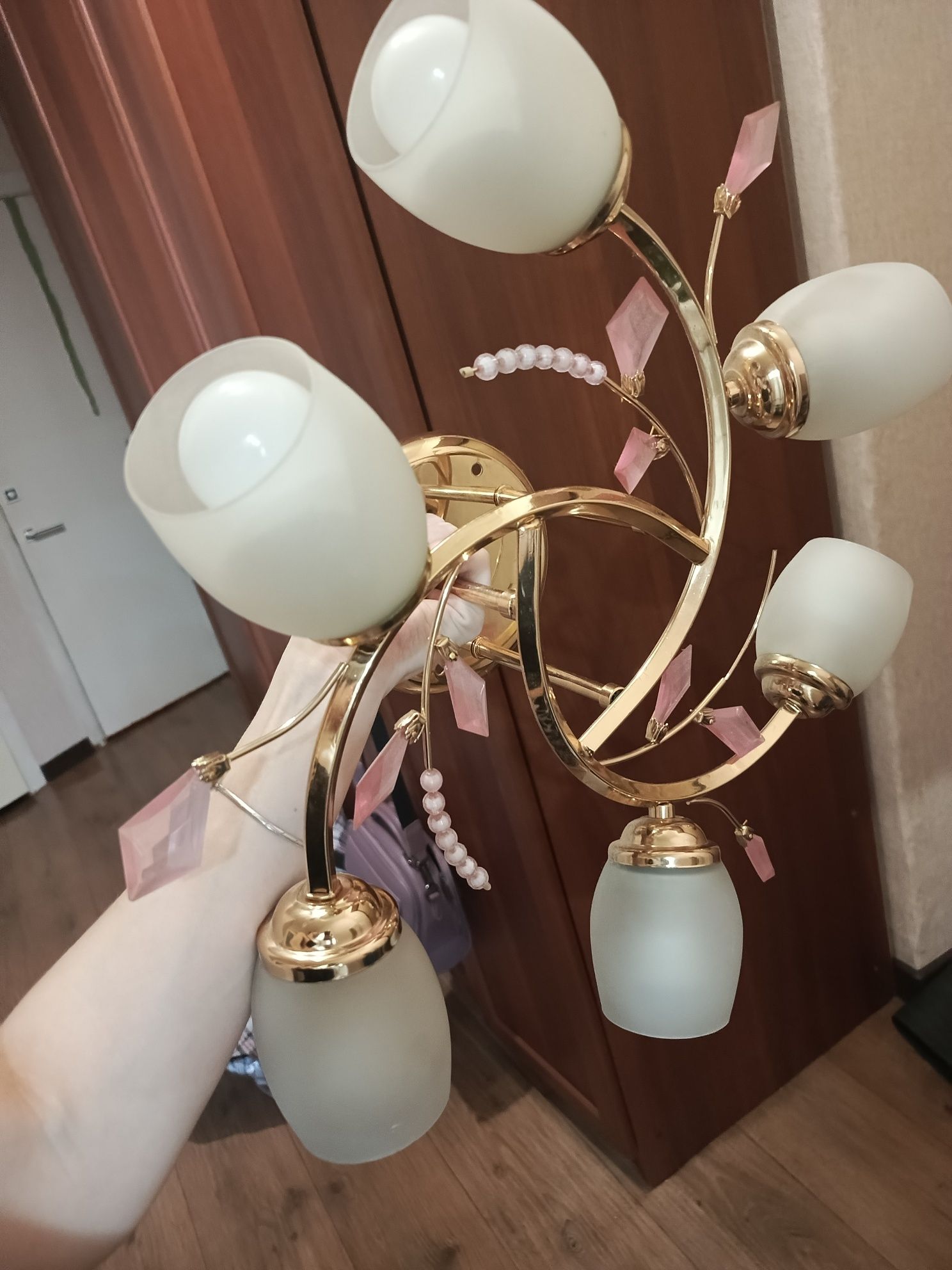 Продам красивую люстру