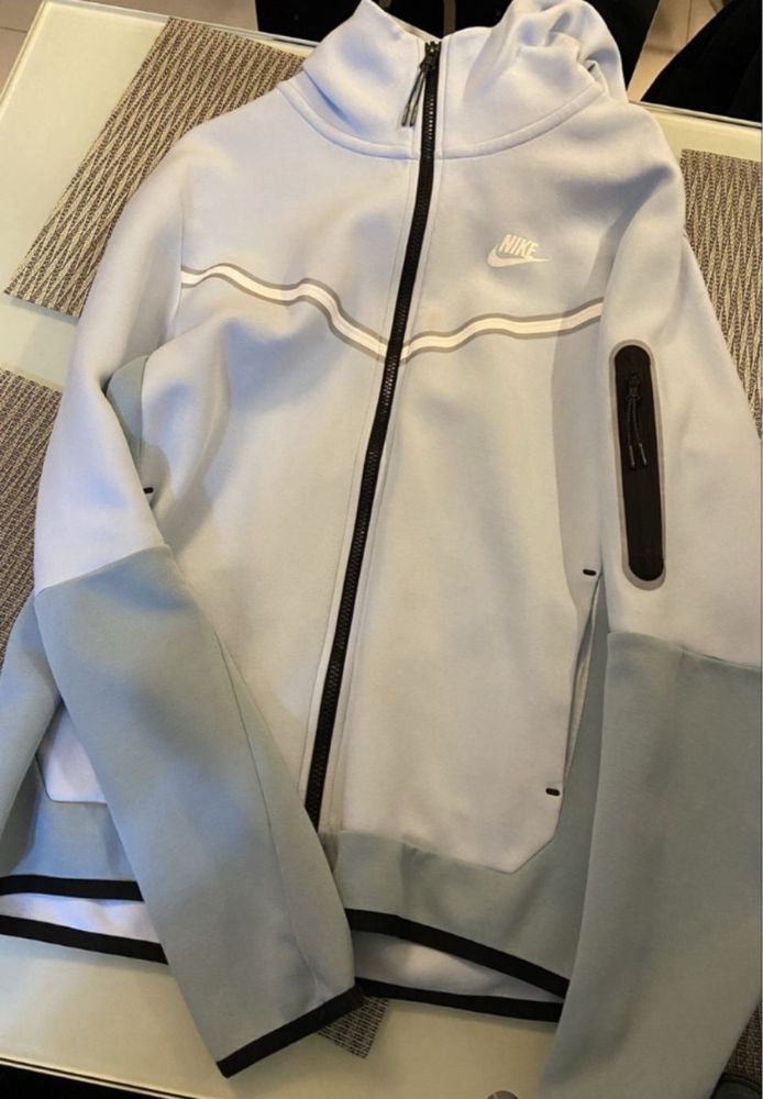 Спешно!  Оригинален Nike Tech Fleece Baby Blue горно и долно
