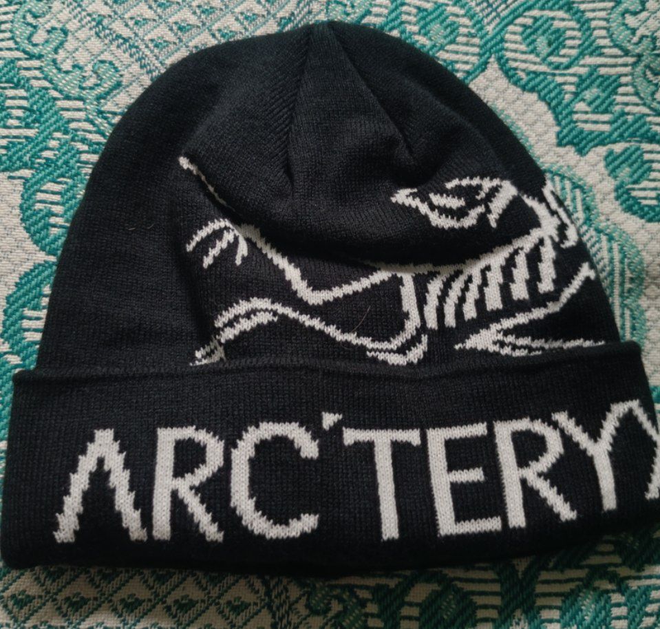 Продам шапку Arc'teryx