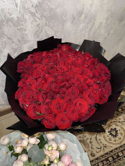 Букет из 101  красных роз