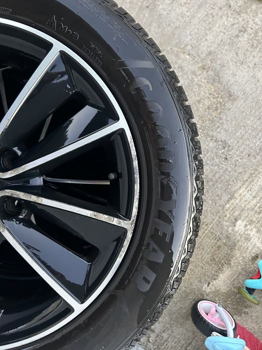 4 Roti RENAULT 5x114,3 R17 cu anvelope de iarna GoodYear 215/60/R17