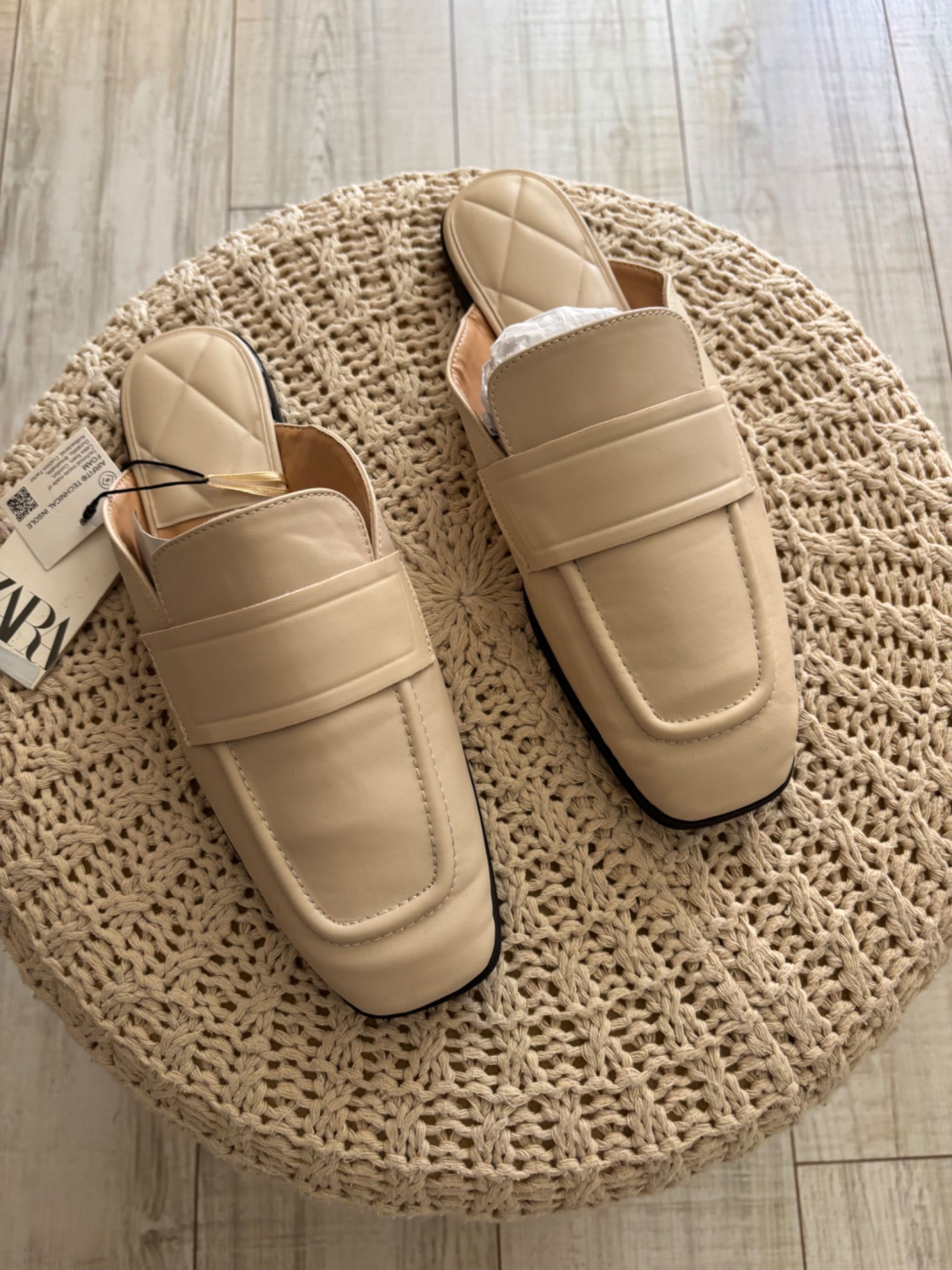 Модерни бежеви обувки ZARA