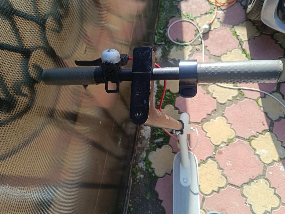 Vand trotineta xiaomy stare bună de funcționare.
