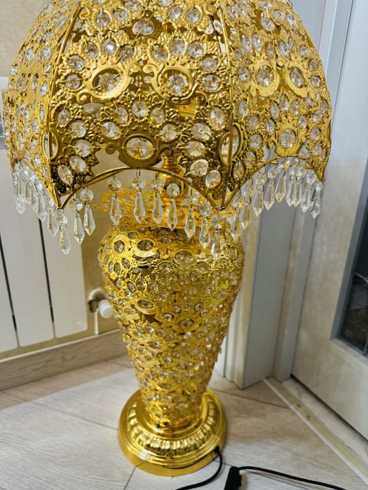 Svetelnik holati zo’r. O’zini narxidan judayam arzon.