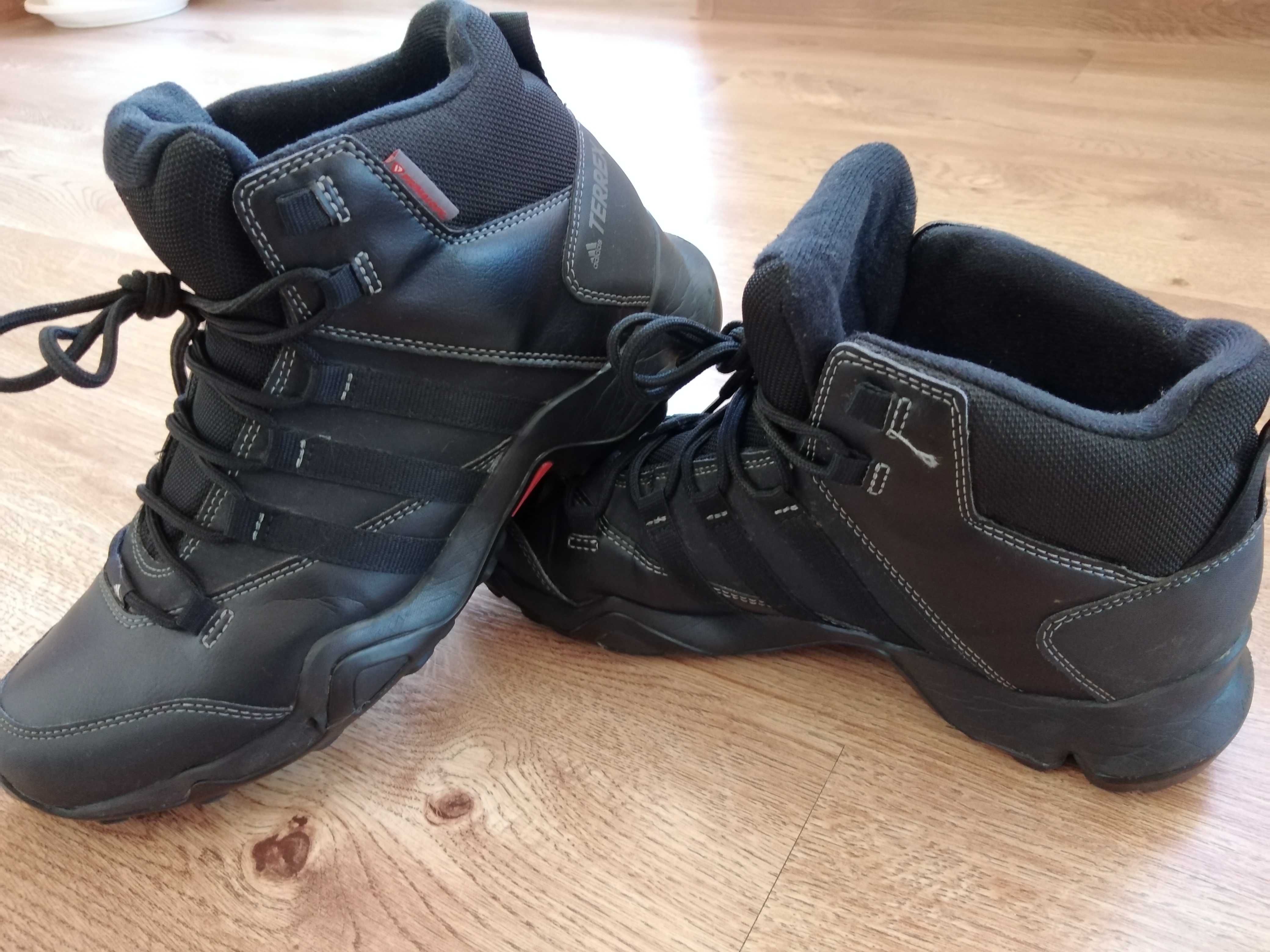 Спортни обувки Adidas Terrex