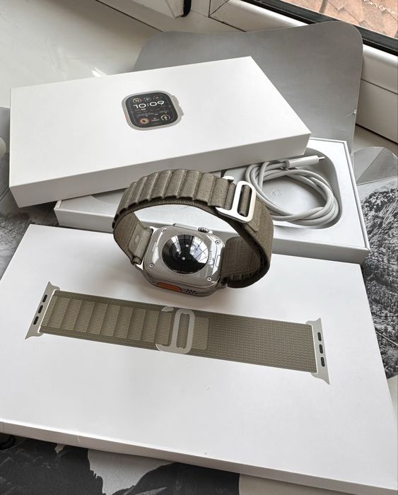 Apple iWatch Ultra 2 Titanium 49mm Olive Alpine Loop