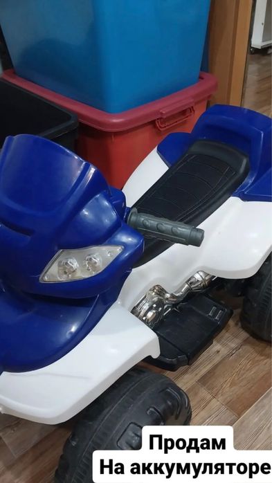 Продам машину детскую