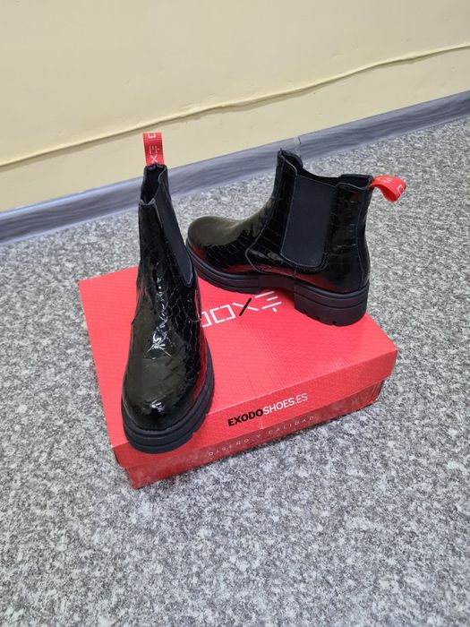 Продам женские испанские ботинки челси