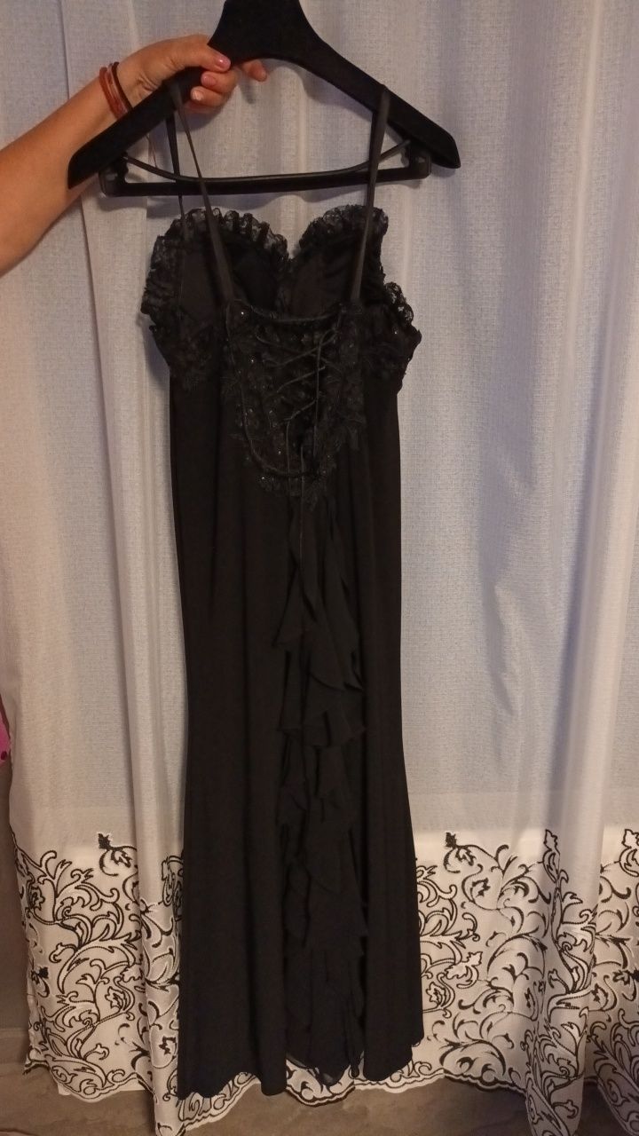 Rochie neagra cu detalii aurii