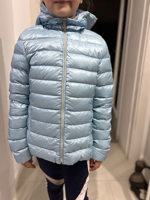 Vând geaca Moncler originala,pt 11-12 ani,potrivita si pt XS