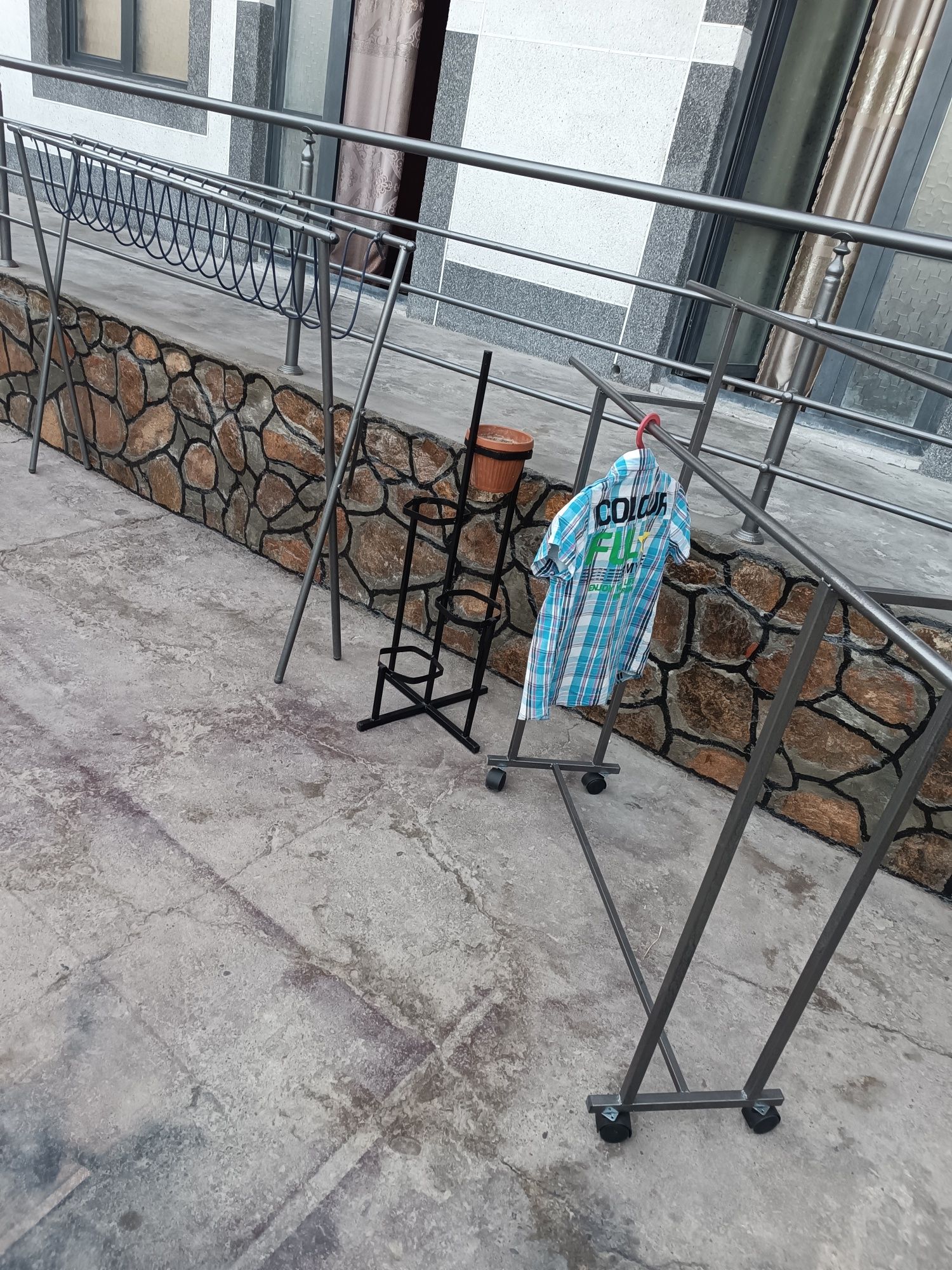 Uchtasi birda aksiya Garderop Sushilka gul tuvak postavka