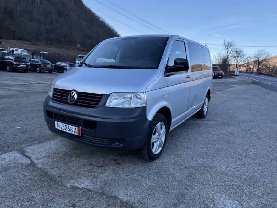 Volkswagen T5 – 1.9 TDI – 9 locuri – klima fata/spate