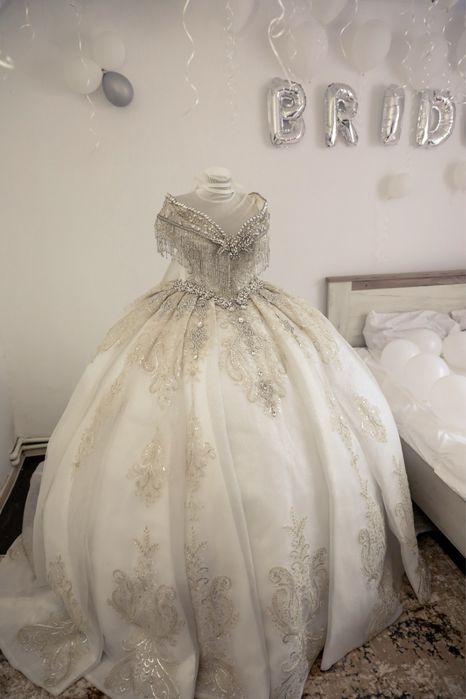 Vand rochie de mireasa