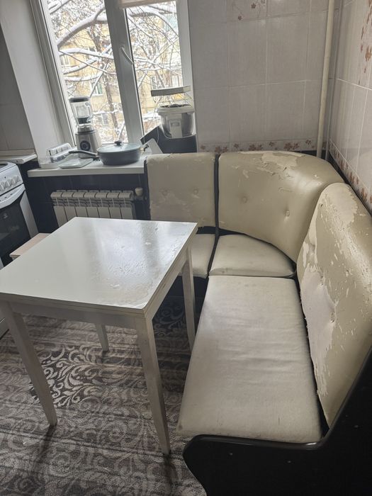 Продам стол кухонный раздвижной, в хорошем состояний.